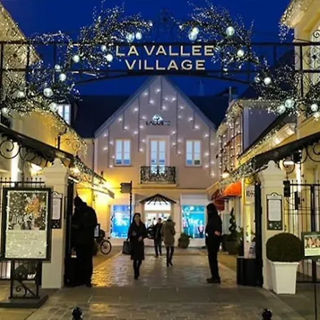 Sejour En Famille Ou Amis A Disneyland & Paris Lognes Exterior foto